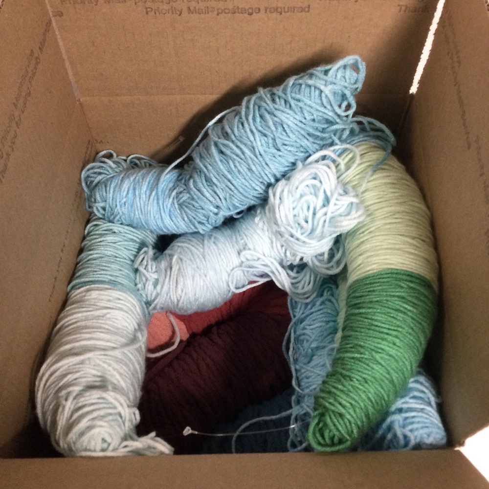 Bernat Blanket O’Go Yarn Chenille (2) wine/Green Caron Big Donut O’Go (2) Mint - Picture 5 of 7